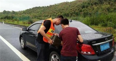 曲阳永福道路救援